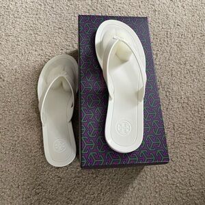 Tory Burch thong flip flop. Size 9. Ivory